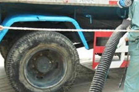 化粪池清理车的原理-疏通厕所管道
